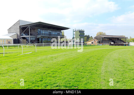 Fakenham Rennbahn, Pferderennen, Track, Tracks, Haupttribüne und Totepool, Norfolk, England, Großbritannien Stockfoto