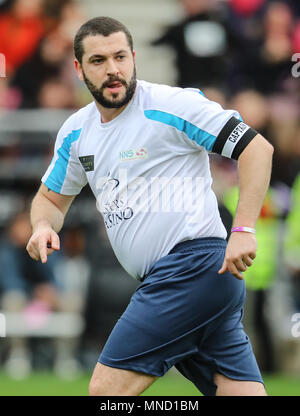 Katie Price und Alan Carr verwalten die gegnerischen Mannschaften in der Sellebrity Fußballspiel an Sixfields Stadium in Northampton mit: Shayne Ward Wo: Northampton, Großbritannien Wann: 15 Apr 2018 Credit: John rainford/WENN.com Stockfoto