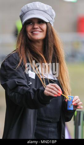 Katie Price und Alan Carr verwalten die gegnerischen Mannschaften in der Sellebrity Fußballspiel an Sixfields Stadium in Northampton mit: Kerry Katona Wo: Northampton, Großbritannien Wann: 15 Apr 2018 Credit: John rainford/WENN.com Stockfoto