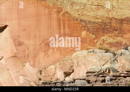 Alte Felszeichnungen in den Capitol Reef National Park in Utah, USA Stockfoto