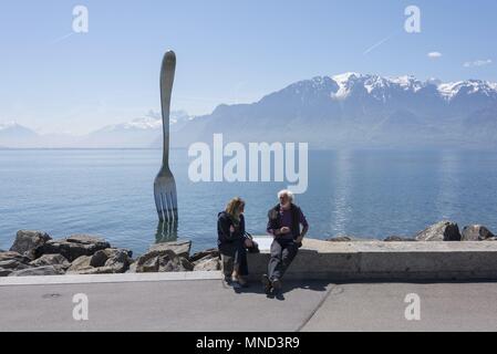 West Schweiz Vevey Genfer See Mai 2017 Skulptur die Gabel von Jean-Pierre Zaugg, in den Genfer See, Alimentarium Museum für Ernährung | Verwendung weltweit Stockfoto