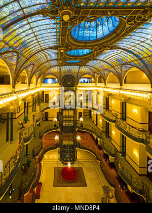 Das Grand Hotel von Mexiko Stadt mit seinen reich verzierten Tiffany Buntglasdecke im historischen Zentrum Stockfoto