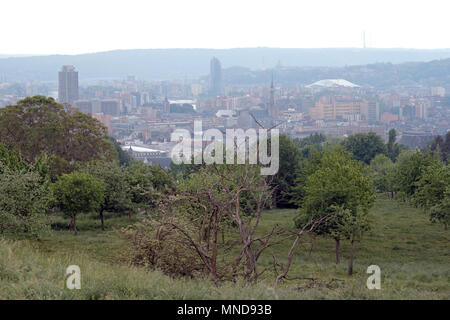 Die Stadt Lüttich, Belgien, auf dem Hügel über der Stadt gesehen Stockfoto