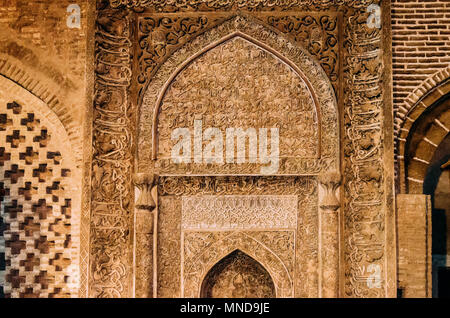 Arabisch Quranic Kalligraphie Witten in Thuluth Skript auf der Seite einer Mauer, am Imam Moschee Stockfoto