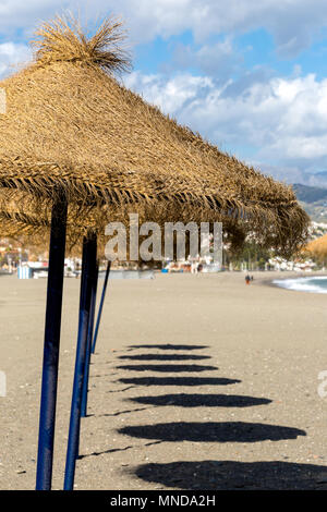 Strand an der Promenade von Torre del Mar. Spanien Stockfoto