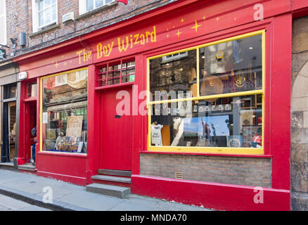 Der Boy Wizard Shop im Außenbereich des Shambles York North Yorkshire England Großbritannien Großbritannien Großbritannien Großbritannien Großbritannien Großbritannien Großbritannien Großbritannien Großbritannien Großbritannien Großbritannien Großbritannien Stockfoto