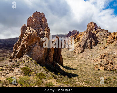 Rock Formation, wie La Catedral eine exponierte vulkanischen Stecker an die Roques de Garcia in der Caldera auf den Teide Teneriffa Kanarische Inseln bekannt Stockfoto