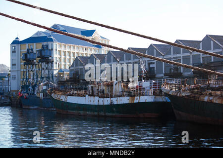 Rostigen Angeln Boote im Hafen Stockfoto