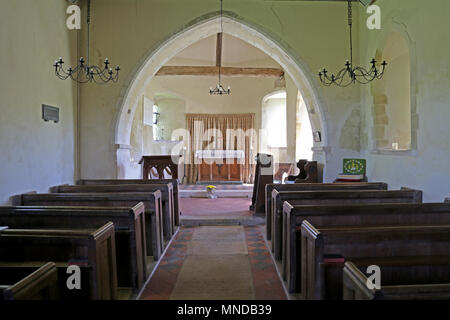 Innenraum der Hl. Jungfrau Maria Kirche Upwaltham, West Sussex, Großbritannien Stockfoto