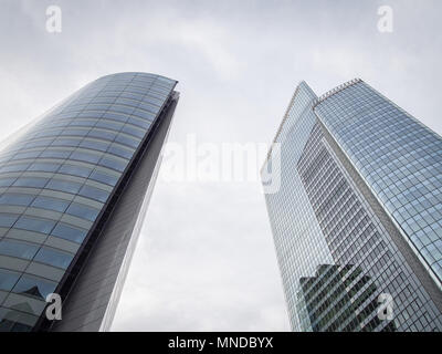 Scyscrapers der neuen Stadt (La Defense) von Paris im twilighttime Stockfoto