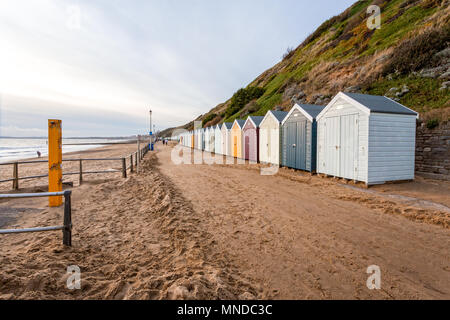 Strandhütten in Southborne, Dorset, Großbritannien am 17. Januar 2015 getroffen Stockfoto