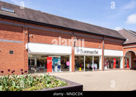 Bonmarche Kleidung aufbewahren bei Victoria Shopping Center in Crewe, Cheshire Vereinigtes Königreich Stockfoto