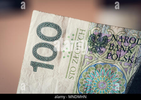 100 der polnische Zloty. Ganz in der Nähe. Stockfoto
