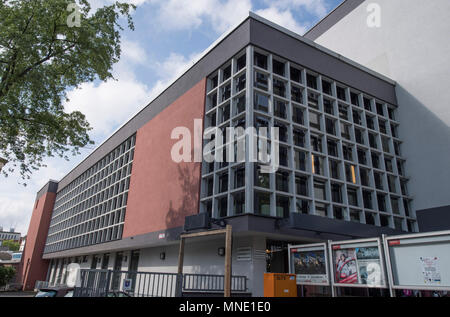 16. Mai 2018, Deutschland, Frankfurt: Der Saalbau Gallus in der frankenallee. Der erste Frankfurter Auschwitz-Prozess, der hier im Jahre 1960 erfolgte, vertreten eine entscheidende revisios der NS-Verbrechen im Konzentrationslager Auschwitz. Die Dokumente Der erste Frankfurter Auschwitz-Prozess ist heute ein UNESCO Weltkulturerbe. Foto: Boris Roessler/dpa Stockfoto