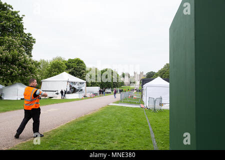 London, Großbritannien. 16 Mai, 2018. Vorbereitungen weiterhin neben der Langen im Windsor Great Park für die Prozession, die die königliche Hochzeit zwischen Prinz Harry und Meghan Markle folgen. Credit: Mark Kerrison/Alamy leben Nachrichten Stockfoto