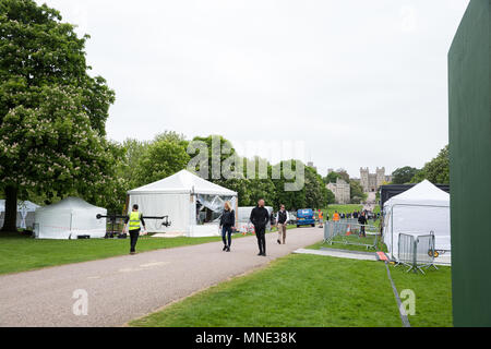 London, Großbritannien. 16 Mai, 2018. Vorbereitungen weiterhin neben der Langen im Windsor Great Park für die Prozession, die die königliche Hochzeit zwischen Prinz Harry und Meghan Markle folgen. Credit: Mark Kerrison/Alamy leben Nachrichten Stockfoto