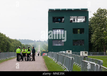 London, Großbritannien. 16 Mai, 2018. US-Fernsehen Studios wurden an prominenter Stelle neben den schon lange installiert Spaziergang im Windsor Great Park zwischen Windsor Castle und das Kupfer Pferd für die Prozession, die die königliche Hochzeit zwischen Prinz Harry und Meghan Markle folgen. Credit: Mark Kerrison/Alamy leben Nachrichten Stockfoto