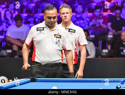 Shanghai, China. 16 Mai, 2018. England's Imran Majid und Mark Gray beim World Cup of POOL 2018: Runde 1 - England vs Südkoreanischen an Luwan (Gymnasium) Arena am Mittwoch, den 16. Mai 2018. SHANGHAI, China. Credit: Taka Wu/Alamy leben Nachrichten Stockfoto