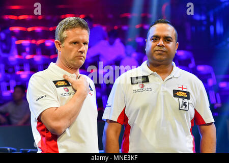 Shanghai, China. 16 Mai, 2018. England's Imran Majid und Mark Gray beim World Cup of POOL 2018: Runde 1 - England vs Südkoreanischen an Luwan (Gymnasium) Arena am Mittwoch, den 16. Mai 2018. SHANGHAI, China. Credit: Taka Wu/Alamy leben Nachrichten Stockfoto