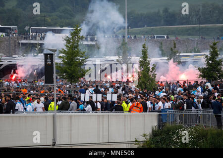 Lyon, Frankreich. 16 Mai, 2018. Marseille Fans machen sich auf den Weg zum Stadion vor dem UEFA Europa League Finale zwischen Marseille und Atletico Madrid im Parc Olympique Lyonnais Mai in Lyon, Frankreich 16 2018. Credit: PHC Images/Alamy Live News Credit: PHC Images/Alamy leben Nachrichten Stockfoto