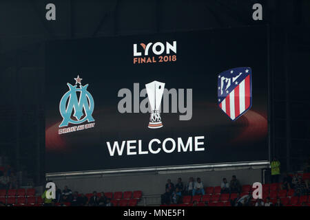 Stade de Lyon, Lyon, Frankreich. 16 Mai, 2018. Europa League Fußball Finale, Marseille gegen Atletico Madrid; riesigen TV-Bildschirm begrüßt beide Lüfter Credit: Aktion plus Sport/Alamy leben Nachrichten Stockfoto