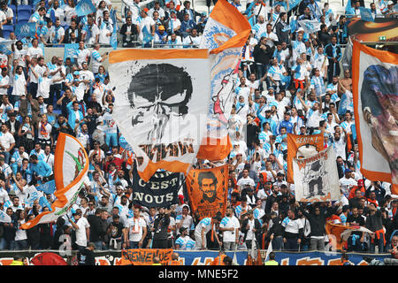 Stade de Lyon, Lyon, Frankreich. 16 Mai, 2018. Europa League Fußball Finale, Marseille gegen Atletico Madrid; riesige Fahnen von Marseille fans Credit: Aktion plus Sport/Alamy Live News winkte, Stockfoto