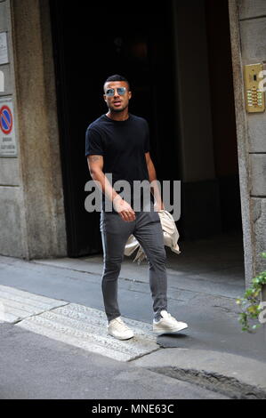 Mailand, Rafael Alcantara do Nascimento zu Fuß die Innenstadt von Rafael Alcántara do Nascimento, besser bekannt als "RAFINHA', Brasilianische nationale Brasilianische, Inter Mittelfeldspieler auf Darlehen von Barcelona, Spaziergänge durch die Straßen der Innenstadt mit Freunden. Stockfoto
