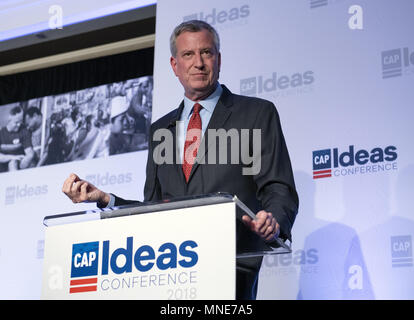 Washington, District of Columbia, USA. 15 Mai, 2018. Bürgermeister Bill De Blasio (Demokrat von New York City) macht Erläuterungen am Zentrum für amerikanischen Fortschritt' 2018 Ideen Konferenz im Renaissance Hotel in Washington, DC am Dienstag, 15. Mai 2018. Quelle: Ron Sachs/CNP. Credit: Ron Sachs/CNP/ZUMA Draht/Alamy leben Nachrichten Stockfoto