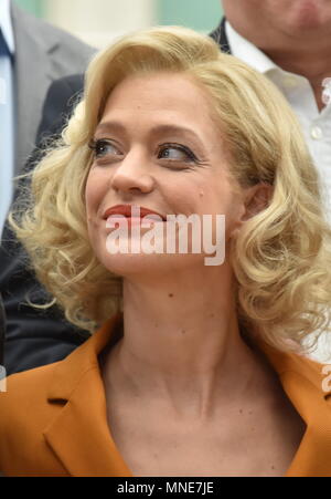 15. Mai 2018, Deutschland, Köln: Schauspielerin Heike Makatsch posiert auf einer Pressekonferenz auf dem Set des Films "Ich krieg noch Gedenkbuch in New York" (Lit. Ich war noch niemals in New York" wurde. Foto: Horst Galuschka/dpa Stockfoto