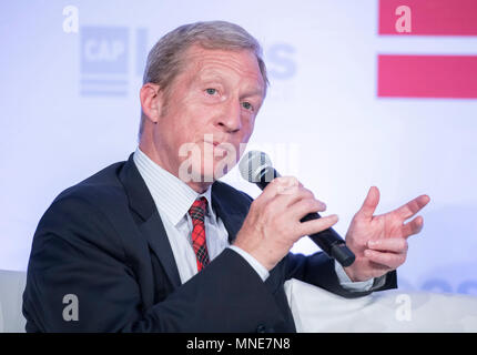 Washington, Vereinigte Staaten von Amerika. 15 Mai, 2018. Liberale Aktivisten Tom Steyer erscheint auf einem Panel in der Mitte für amerikanischen Fortschritt' 2018 Ideen Konferenz im Renaissance Hotel in Washington, DC am Dienstag, 15. Mai 2018. Credit: Ron Sachs/CNP (Einschränkung: Keine New York oder New Jersey Zeitungen oder Zeitschriften innerhalb eines 75-Meilen-Radius von New York City) | Verwendung der weltweiten Kredit: dpa/Alamy leben Nachrichten Stockfoto