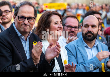 Barcelona, Katalonien, Spanien. 16 Mai, 2018. Präsident Qim Torra ist gesehen neben Elisenda Paluzie (ANC) und Marcel Mauri ('mNium). Akt des Protests die Freilassung der politischen Gefangenen Jordi SÃ NCHEZ und Jordi Cuixart, die im Gefängnis für sieben Monate wurden zu beantragen. Es ist der Umstand, dass es der erste Akt in Katalonien Der Präsident-elect der Generalitat Qim Torra, die die Rallye teilgenommen hat. Credit: Paco Freire/SOPA Images/ZUMA Draht/Alamy leben Nachrichten Stockfoto