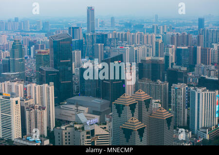 Guangzh, Guangzh, China. 15 Mai, 2018. Guangzhou, China, 15. Mai 2018: die Gebäude der Zhujiang New Town in Central Business District, Guangzhou, Provinz Guangdong im Süden Chinas. Credit: SIPA Asien/ZUMA Draht/Alamy leben Nachrichten Stockfoto