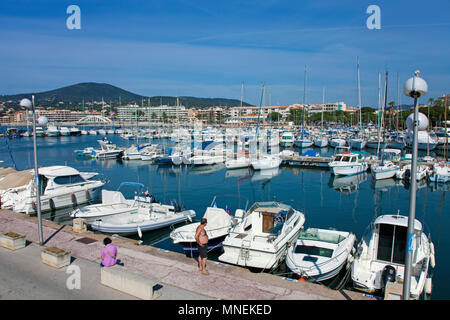 Jachthafen von Roquebrune-sur-Argens, Cote d'Azur, Départements Var, Provence-Alpes-Côte d'Azur, Südfrankreich, Frankreich, Europa Stockfoto