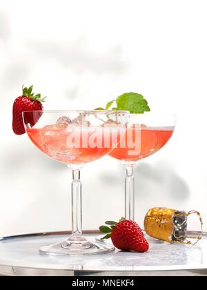 Champagner und Erdbeeren cocktails Stockfoto