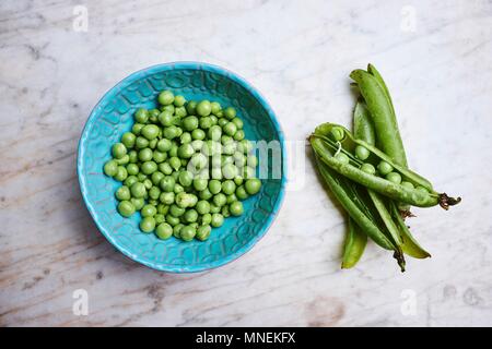 Erbsen und Erbsenschoten Stockfoto