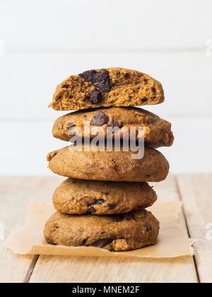 Vollkorn vegan Kürbis Kekse Dinkel mit Chocolate Chips Stockfoto