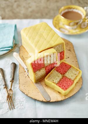 Klassische Battenberg mit Scheiben Stockfoto