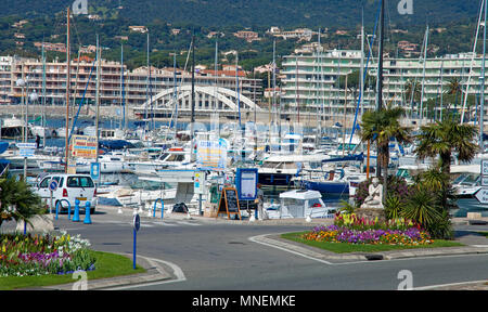 Jachthafen von Roquebrune-sur-Argens, Cote d'Azur, Départements Var, Provence-Alpes-Côte d'Azur, Südfrankreich, Frankreich, Europa Stockfoto