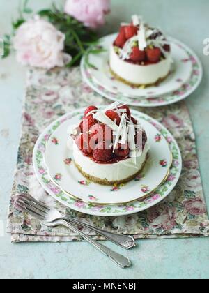 Mini Himbeere Käsekuchen Stockfoto