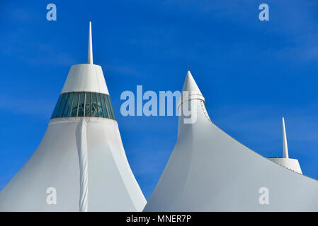 Der internationale Flughafen von Denver Jeppesen Terminal, die Spitzen der "Zelt" Strukturen der Reißfestigkeit Stoffverdeck, Denver, Colorado, USA Stockfoto