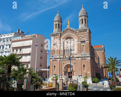 Die Basilika Notre Dame de la Victoire, Saint-Raphaël, Cote d'Azur, Départements Var, Provence-Alpes-Côte d'Azur, Südfrankreich, Frankreich, Europa Stockfoto