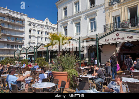 Street Cafe in Mandelieu-la-Napoule, Cote d'Azur, Départements Var, Provence-Alpes-Côte d'Azur, Südfrankreich, Frankreich, Europa Stockfoto