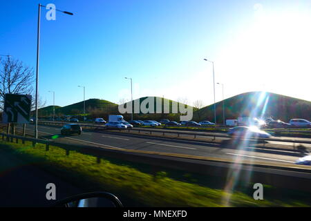 Der Verkehr auf der Western Avenue in Northolt, London, England, Großbritannien Stockfoto