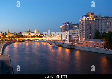 Blick von der Brücke Patriarshiy Peshekhodnyy Die meisten zum Kreml, Moskau, Russland Stockfoto