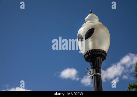 Straßenbeleuchtung mit fremden Augen, Roswell, New Mexico, USA Stockfoto