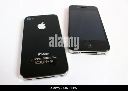 Iphone 4 und i-phone 4 s, Zwillinge smartphone, Redaktion Stockfoto