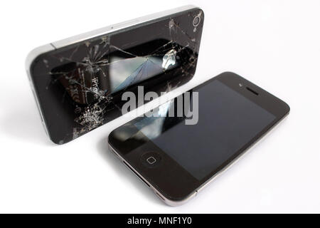 Iphone 4 und i-phone 4 s, Zwillinge smartphone, Redaktion Stockfoto