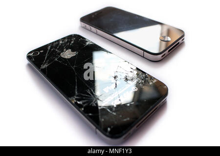 Iphone 4 und i-phone 4 s, Zwillinge smartphone, Redaktion Stockfoto