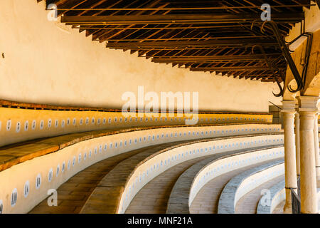 Close-up auf der Tribüne für Zuschauer in der Stierkampfarena, Ronda, Spanien Stockfoto