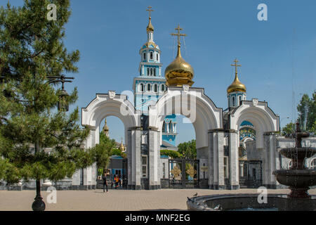 Eingang zur Kathedrale Mariä Himmelfahrt, Taschkent, Usbekistan Stockfoto
